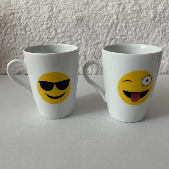 Set of 2 Porcelain Demitasse Emoji Cups like new - Picture 5 of 5